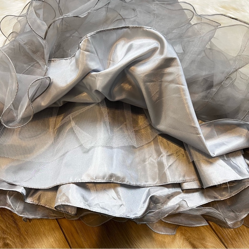 May Queen Gray Ruffle Rhinestone Formal Dress. Size 4 EUC - Picture 9 of 12